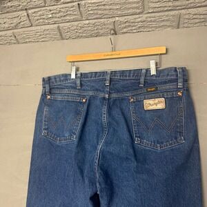 Wrangler Men's Blue Denim Jeans Size 42x34 Straight Leg Classic Fit